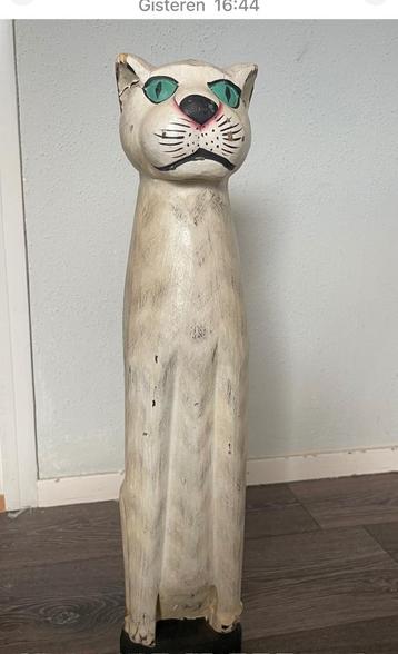 Decoratieve houten kat beschikbaar voor biedingen