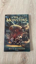 Percy Jackson zee van Monsters stripboek, Boeken, Fantasy, Nieuw, Ophalen of Verzenden, Rick Riordan