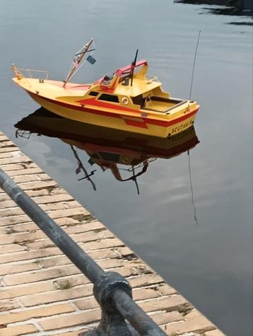 RC motorjacht  beschikbaar voor biedingen