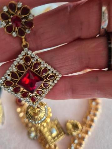 Mooie sieraden setjes uit India Pakistan Turkije beschikbaar voor biedingen