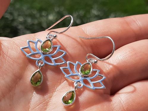 Vanoli 925 zilveren lotus oorbellen met peridot, Sieraden, Tassen en Uiterlijk, Oorbellen, Nieuw, Hangers, Zilver, Groen, Met edelsteen