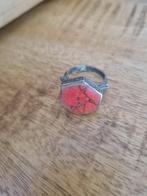 Tibetaans zilveren (hoekige)ring maat 19.5. Met bloedkoraal., Ophalen of Verzenden, Zilver, Ring, Met edelsteen
