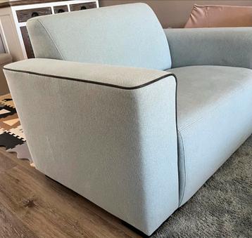 Lichtgroen/grijze Love Seat met Antraciet Bies beschikbaar voor biedingen
