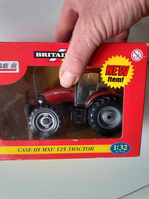 Case ih mxu 125, Hobby en Vrije tijd, Modelauto's | 1:32, Zo goed als nieuw, Tractor of Landbouw, Britains, Ophalen of Verzenden