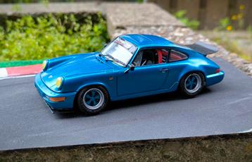 UNIEKE Porsche 911 /964 met handgemaakte diorama beschikbaar voor biedingen