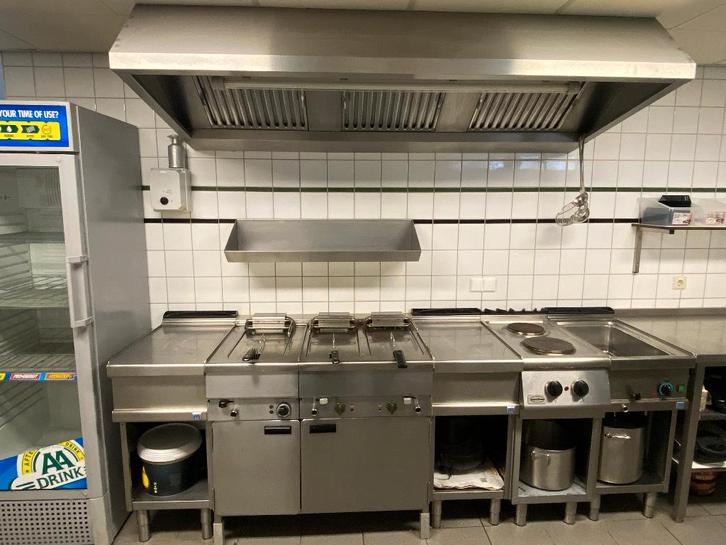 Complete kooklijn met oa friteuses en kookplaat afzuigkap, Zakelijke goederen, Horeca | Keukenapparatuur, Fornuis, Frituur en Grillen