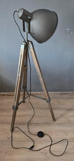Industriële vloerlamp met houten statief en voetschakelaar, Ophalen, Zo goed als nieuw, Metaal, Industrieel
