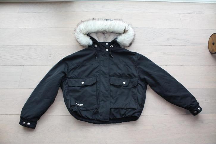 Mooie zwarte winterjas met pels aan de capuchon, maat S, Kleding | Dames, Jassen | Winter, Zo goed als nieuw, Maat 36 (S), Zwart