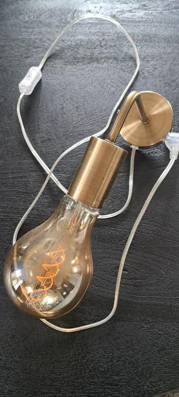 Goudkleurige vloerlamp & wandlamp 