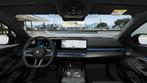 BMW i5 eDrive40 M Sport / Panoramadak / Trekhaak / Parking A, Automaat, 2095 kg, Achterwielaandrijving, Zwart