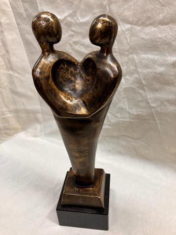 Bronzen beeld ‘Liefde’ – 37 cm – marmeren sokkel beschikbaar voor biedingen