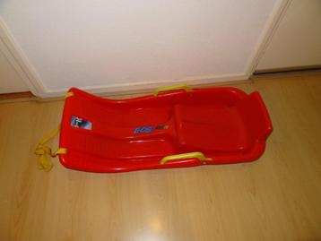 Slee Bob mini met remmen. Kunststof i.z.g.s. 88x40cm beschikbaar voor biedingen