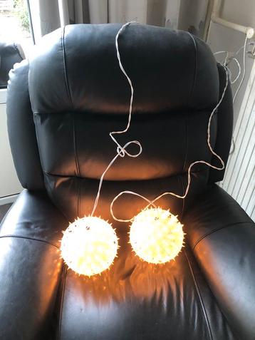 2 Grote kerstbollen verlichting. 100 lampjes per bol. beschikbaar voor biedingen