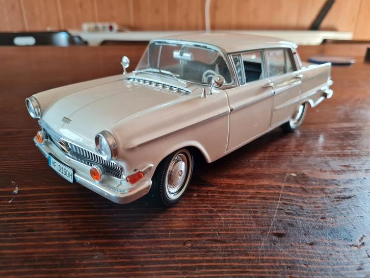 1:18 OPRUIMING! Opel Kapitein uit 1958 Crème Revell, Hobby en Vrije tijd, Modelauto's | 1:18, Zo goed als nieuw, Auto, Revell