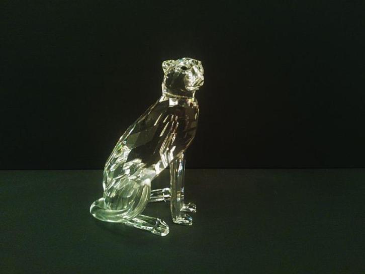 Swarovski Jachtluipaard zittend, Verzamelen, Swarovski, Zo goed als nieuw, Figuurtje, Ophalen of Verzenden