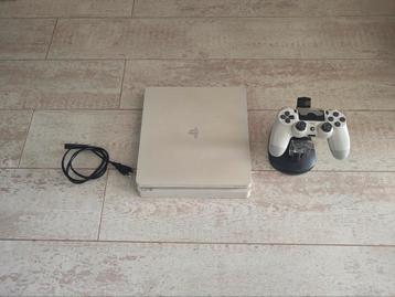 Playstation 4 slim wit beschikbaar voor biedingen