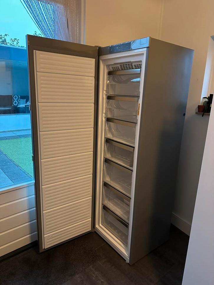 Whirlpool staande vriezer UW8-F2C-XBI-N No-frost, Witgoed en Apparatuur, Vriezers en Diepvrieskisten, Gebruikt, Vrijstaand, Vrieskast