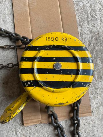 Zware handtakel belastbaar tot 1500 KG. beschikbaar voor biedingen