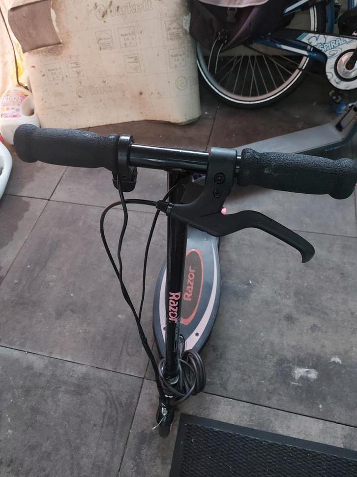 Kinder E-scooter - Perfect voor jonge avonturiers!, Fietsen en Brommers, Steps, Gebruikt, Elektrische step (E-scooter), Ophalen of Verzenden