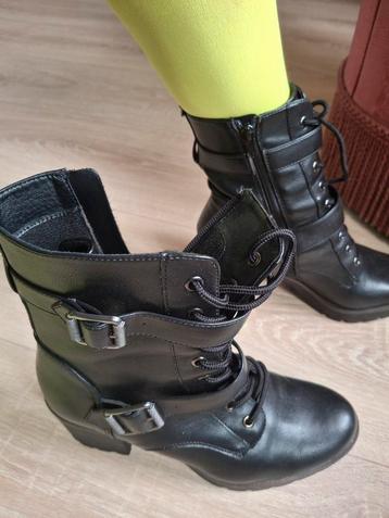 Zwarte Boots 42. Met zilveren gespen. beschikbaar voor biedingen