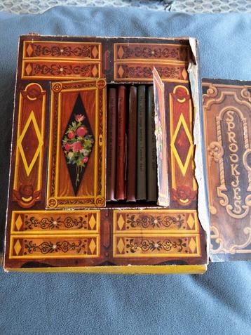 Vintage Sprookjes Boekenkast H.C. Andersen antiek beschikbaar voor biedingen
