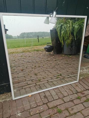 Spiegel met lamp 92x92 beschikbaar voor biedingen
