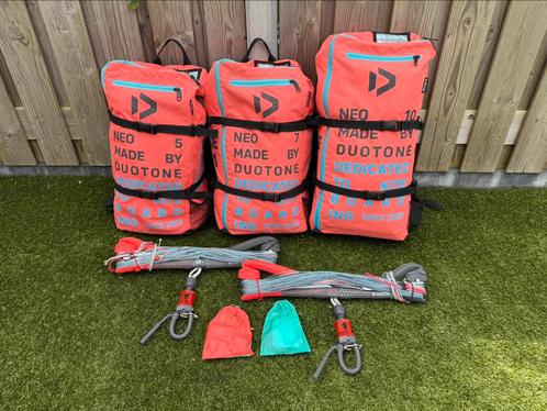 Weinig gebruikte set Duotone NEO kites, Watersport en Boten, Kitesurfen, Zo goed als nieuw, Geen board, Ophalen