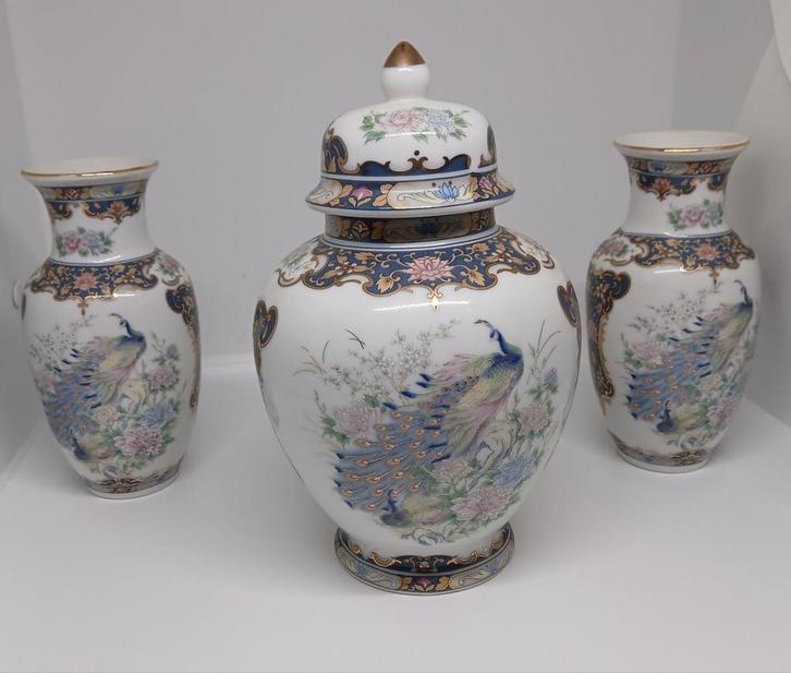 VAGA International Porseleinen Vazen Set, Antiek en Kunst, Antiek | Vazen, Ophalen of Verzenden