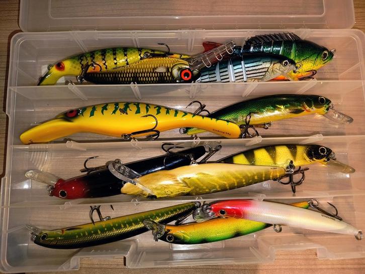 Doos groot kunstaas / pluggen, Watersport en Boten, Hengelsport | Roofvissen, Gebruikt, Overige typen, Ophalen of Verzenden