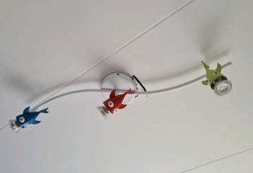 Plafondlamp met 3 gekleurde spots/visjes beschikbaar voor biedingen