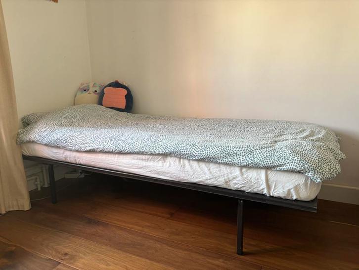 Gratis 1p bed + matras, Huis en Inrichting, Slaapkamer | Bedden, Gebruikt, Eenpersoons, 90 cm, 200 cm, Metaal, Grijs, Ophalen