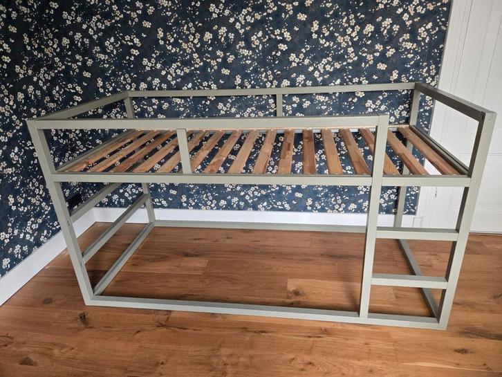 Kura keerbaar ikea bed - half hoogslaper, Kinderen en Baby's, Kinderkamer | Stapelbedden en Hoogslapers, Gebruikt, Halfhoogslaper