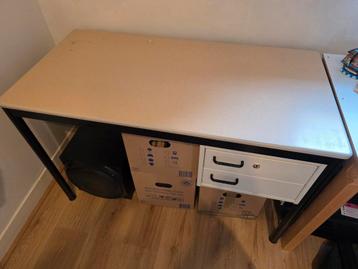 Degelijk bureau