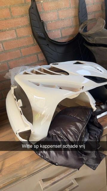 Zip en vespa onderdelen beschikbaar voor biedingen
