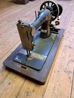 Oude antieke naaimachine., Ophalen of Verzenden