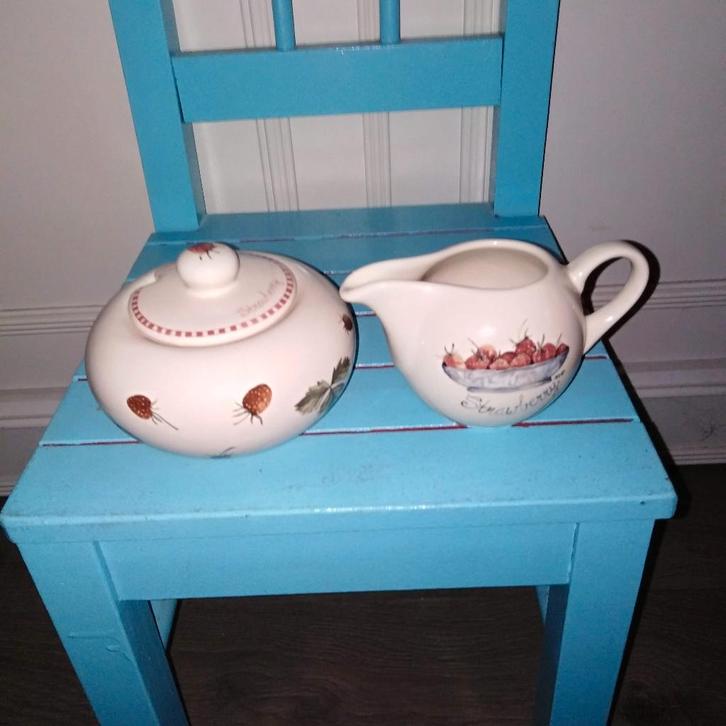 Jet Ter Steege Strawberry 2x Roomkan,suikerpot en een beker, Huis en Inrichting, Keuken | Servies, Gebruikt, Overige typen, Overige stijlen