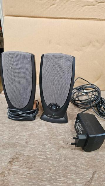 PC speakers met adapter beschikbaar voor biedingen