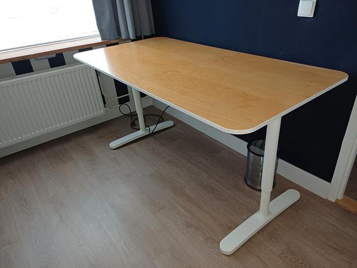 IKEA bekant buro 160 x 80 met stekkerblok, Huis en Inrichting, Bureaus, Zo goed als nieuw, Stabureau, In hoogte verstelbaar, Ophalen of Verzenden