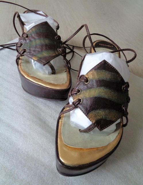 Coccinelle leren sandalen, wedges, maat 37, NIEUW, Kleding | Dames, Schoenen, Nieuw, Overige typen, Bruin, Verzenden