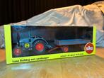 Lanz bulldog met aanhanger , 25 jaar HMT, Hobby en Vrije tijd, Modelauto's | 1:32, Ophalen of Verzenden, Zo goed als nieuw, Tractor of Landbouw