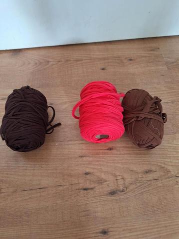 3 Bollen Tricot, erg dik, Garen - Rood en Bruin beschikbaar voor biedingen