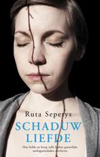 Boek Ruta Sepetys - Schaduwliefde, Boeken, Ophalen of Verzenden, Zo goed als nieuw