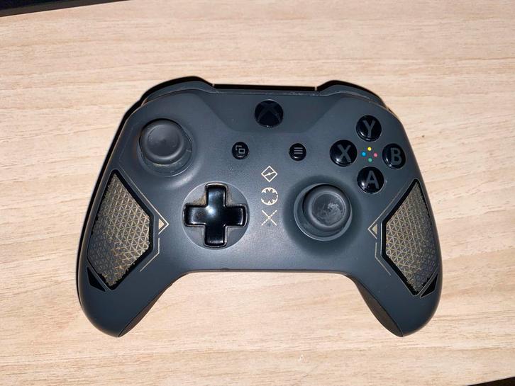 Xbox One met Controller, Spelcomputers en Games, Games | Xbox One, Gebruikt, Overige genres, 1 speler, Vanaf 3 jaar, Online, Ophalen of Verzenden