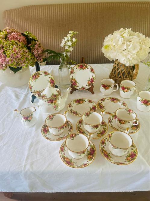Royal Albert Old Country Roses thee koffie taart set 4/8 prs, Verzamelen, Porselein, Kristal en Bestek, Zo goed als nieuw, Compleet servies