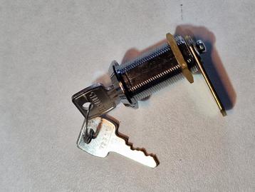 Nieuw Eurolocks kantelslot lockerslot disselbakslot 32mm beschikbaar voor biedingen