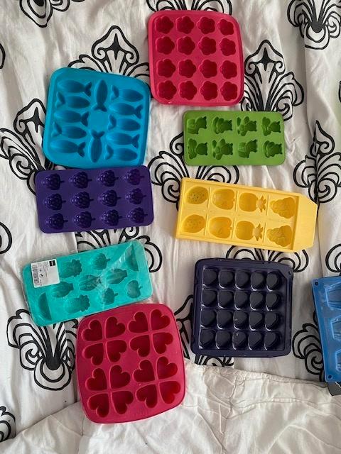 7 siliconen mallen vr ijsblokjes chocolade kaarsen cupcakes, Hobby en Vrije tijd, Knutselen, Zo goed als nieuw, Materiaal, Ophalen of Verzenden