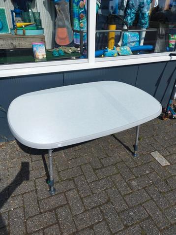 Camping tafel beschikbaar voor biedingen