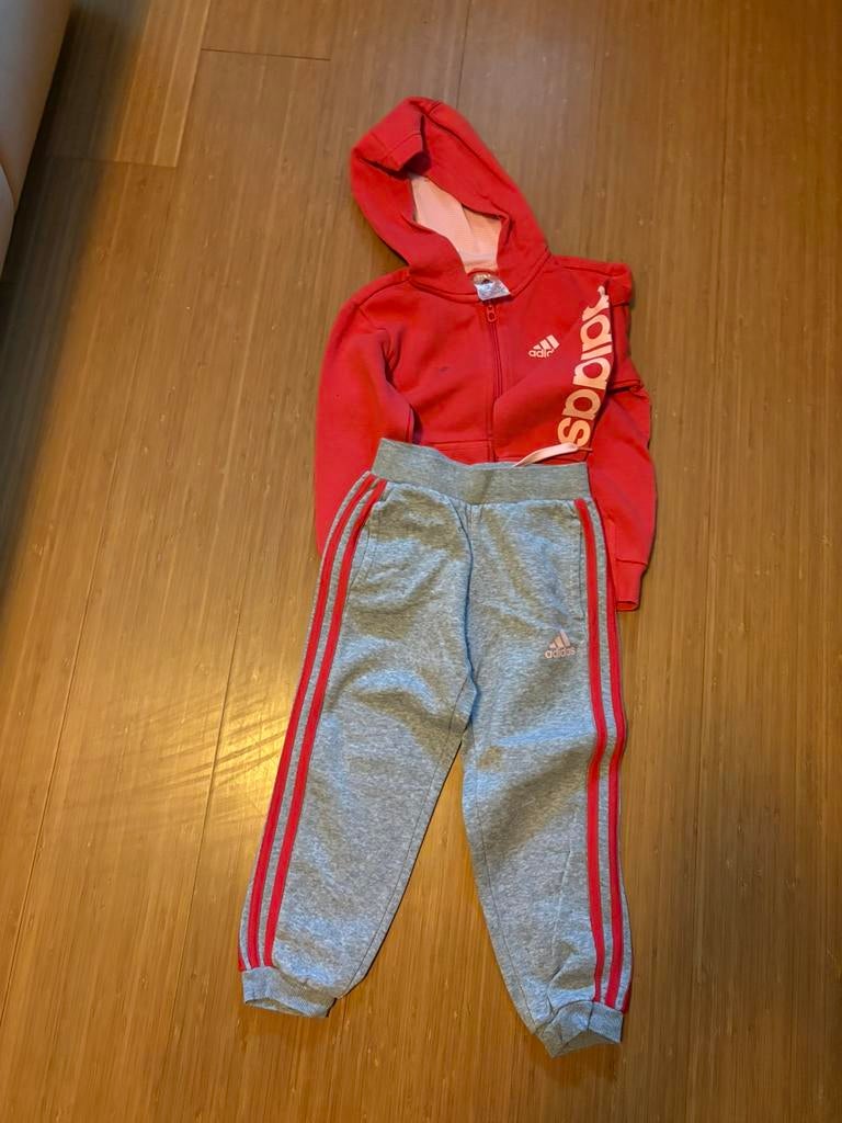 Adidas joggingpak meisje maat 110, Kinderen en Baby's, Kinderkleding | Maat 110, Adidas, Gebruikt, Meisje, Sport- of Zwemkleding