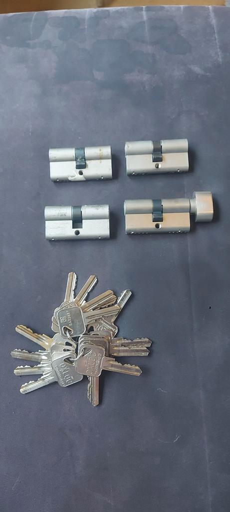 4x Cilindersloten met Sleutels, Doe-het-zelf en Verbouw, Hang- en Sluitwerk, Ophalen of Verzenden