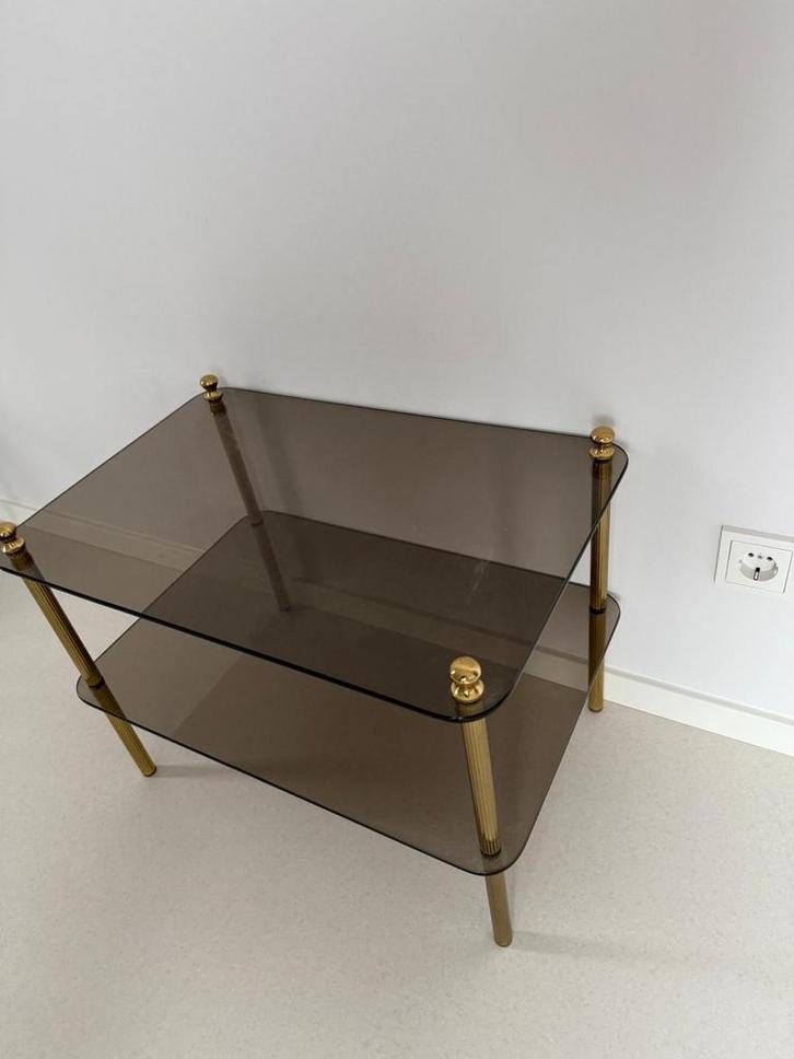 Vintage bijzettafel met rookglas en messing, Huis en Inrichting, Woonaccessoires | Krantenbakken en Lectuurbakken, Gebruikt, Ophalen of Verzenden